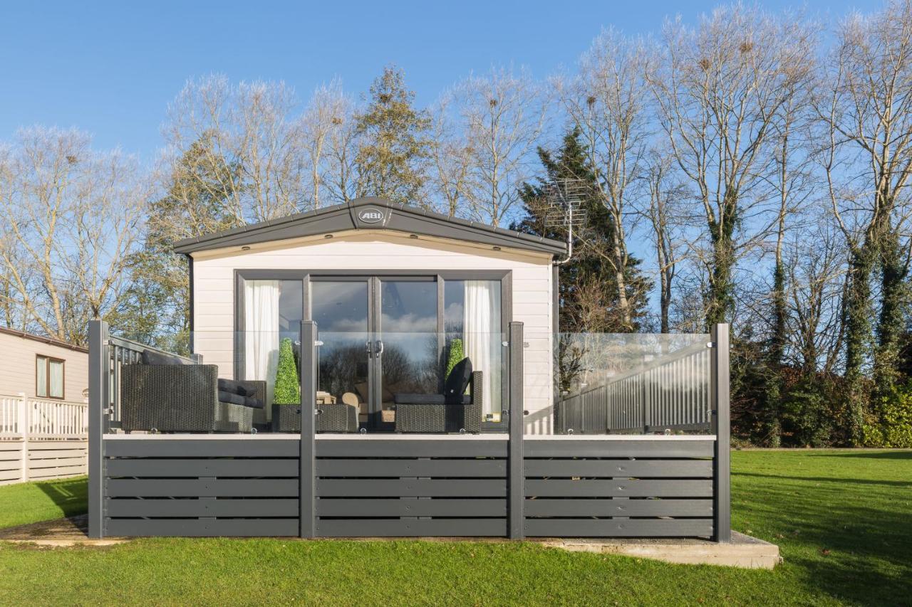 Villa Clearwater South Cerney Exterior foto