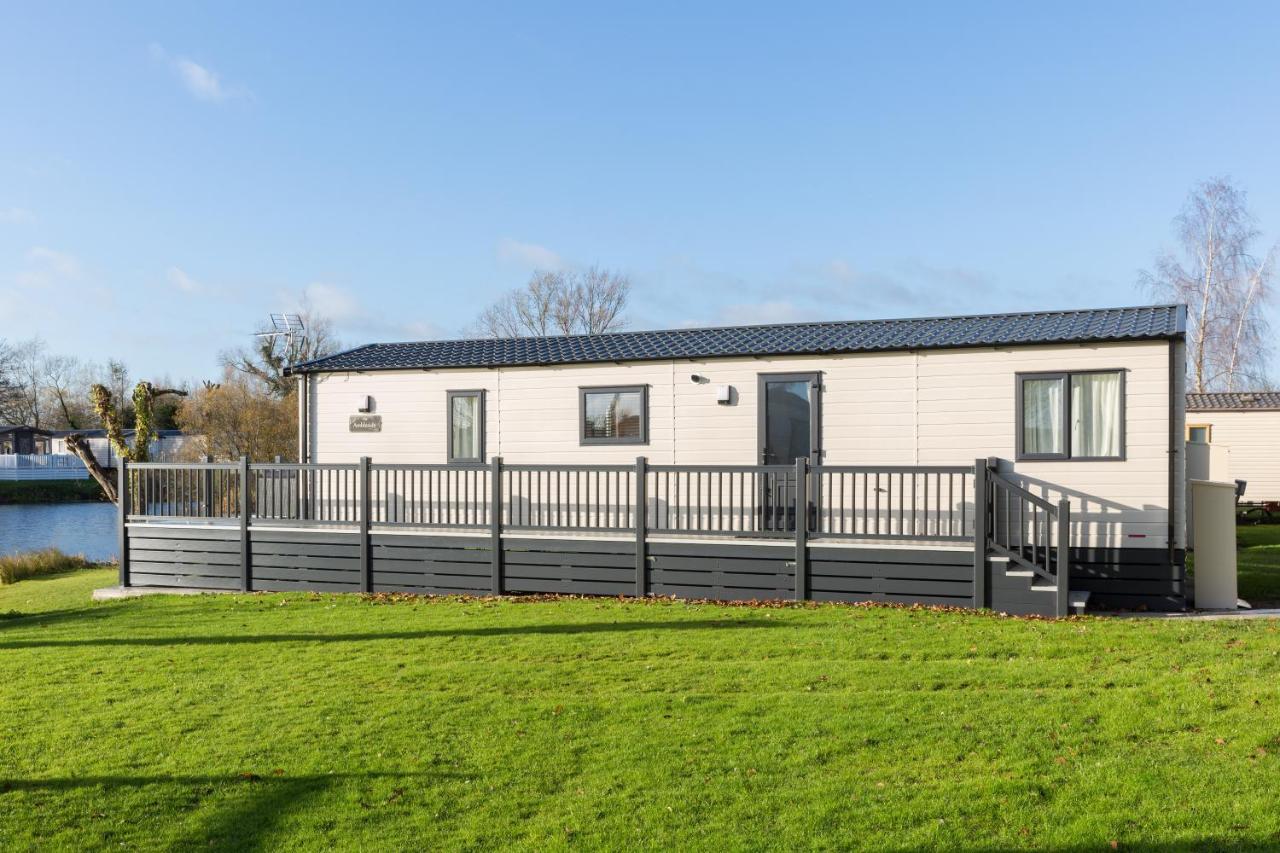 Villa Clearwater South Cerney Exterior foto