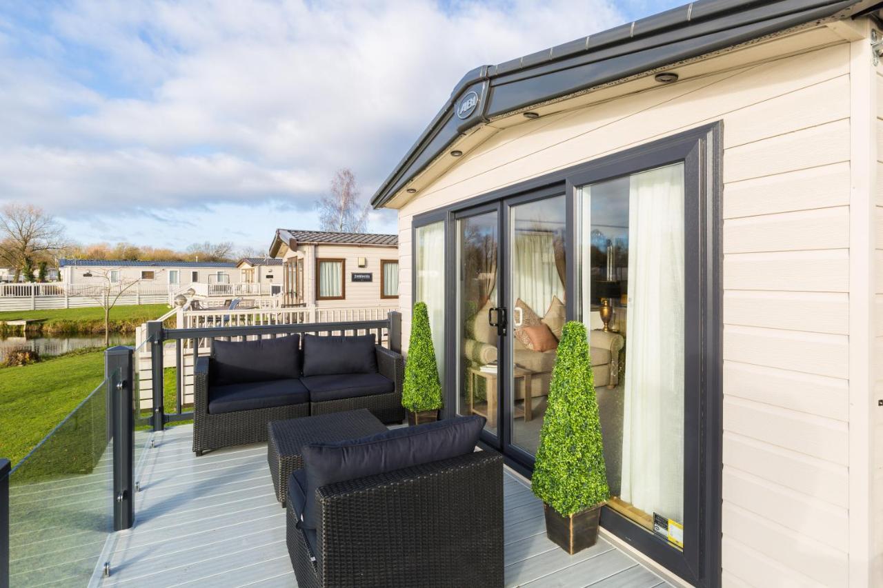 Villa Clearwater South Cerney Exterior foto