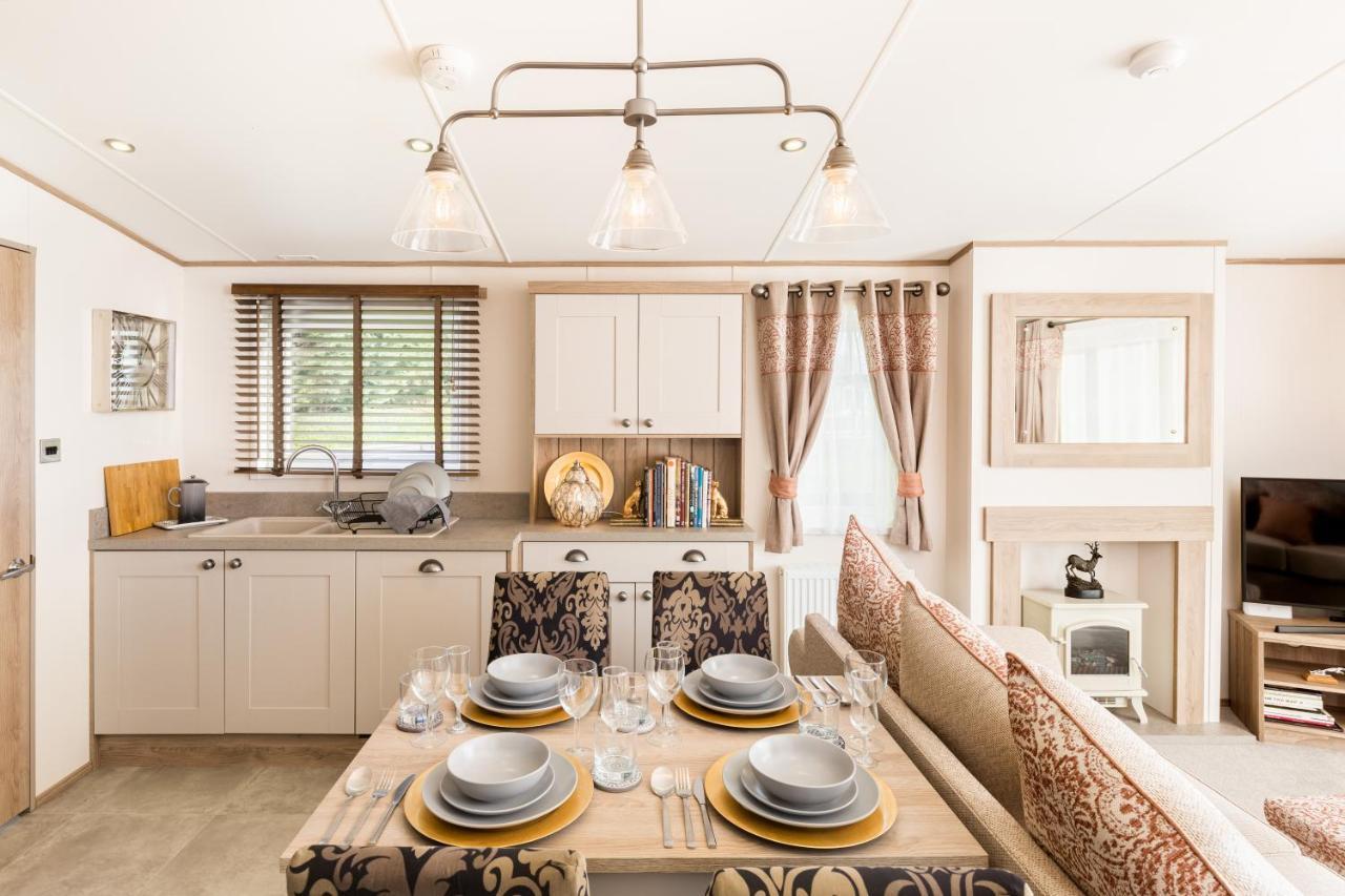 Villa Clearwater South Cerney Exterior foto