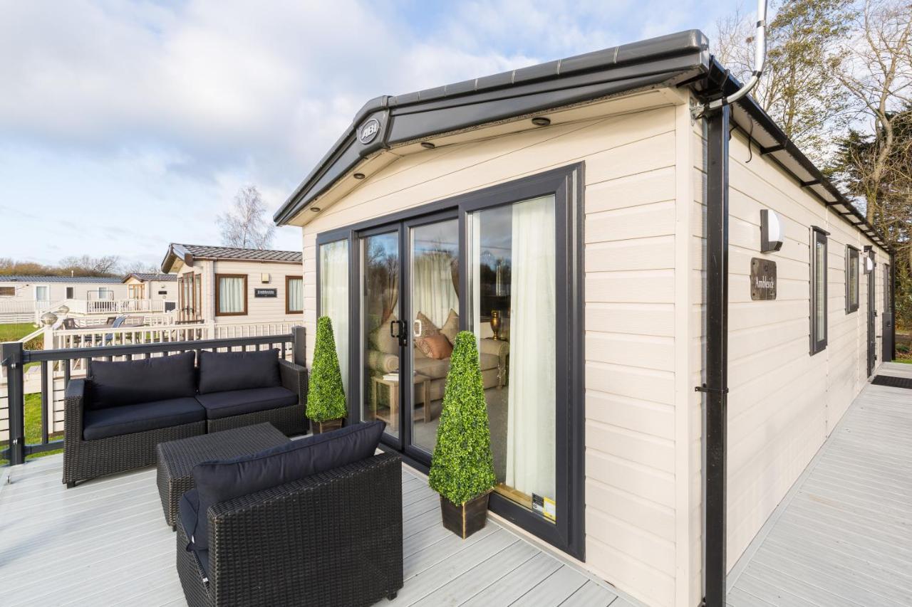 Villa Clearwater South Cerney Exterior foto